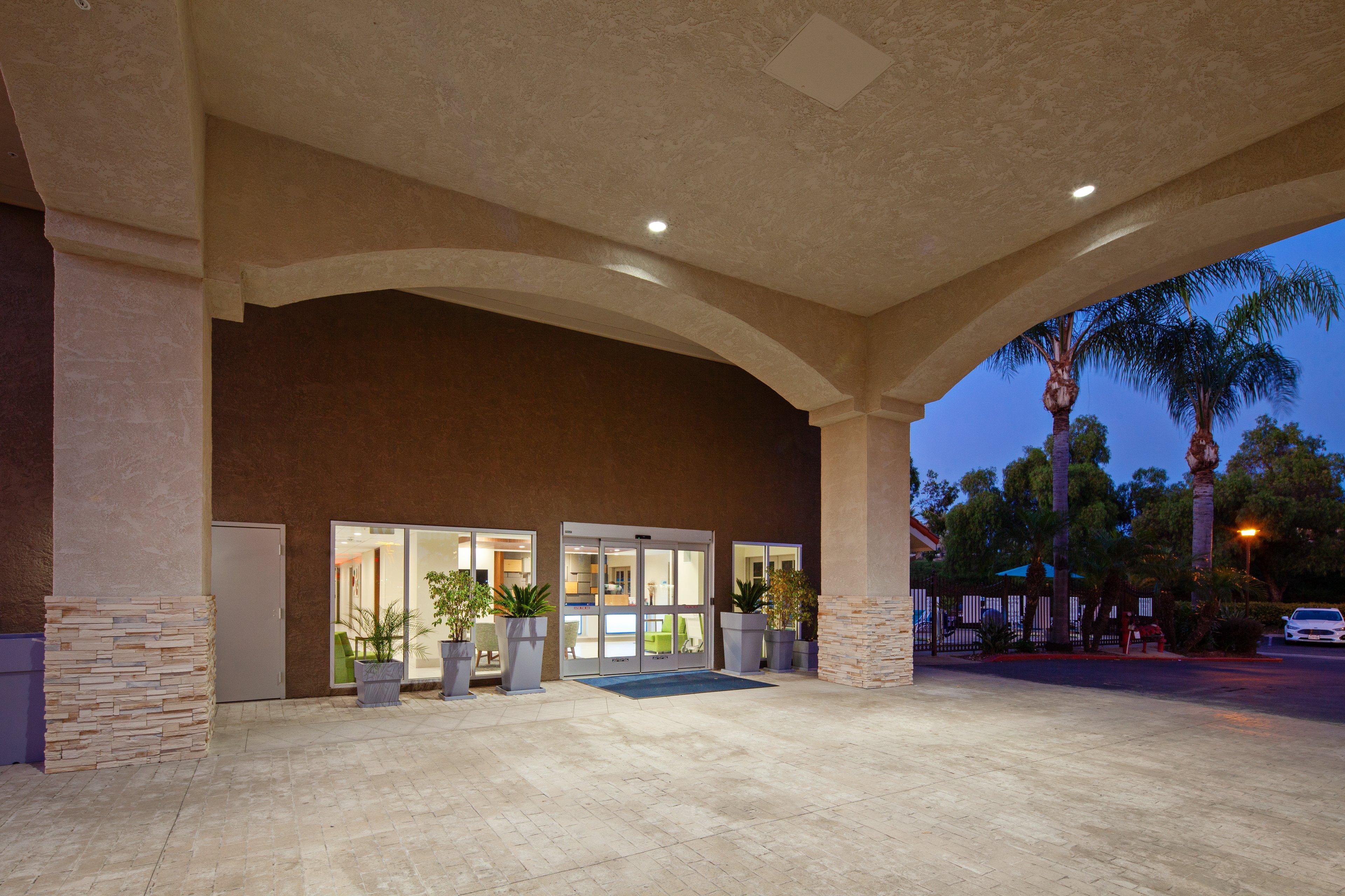 Holiday Inn Express Hotel & Suites San Diego-Escondido, An Ihg Hotel Exterior photo