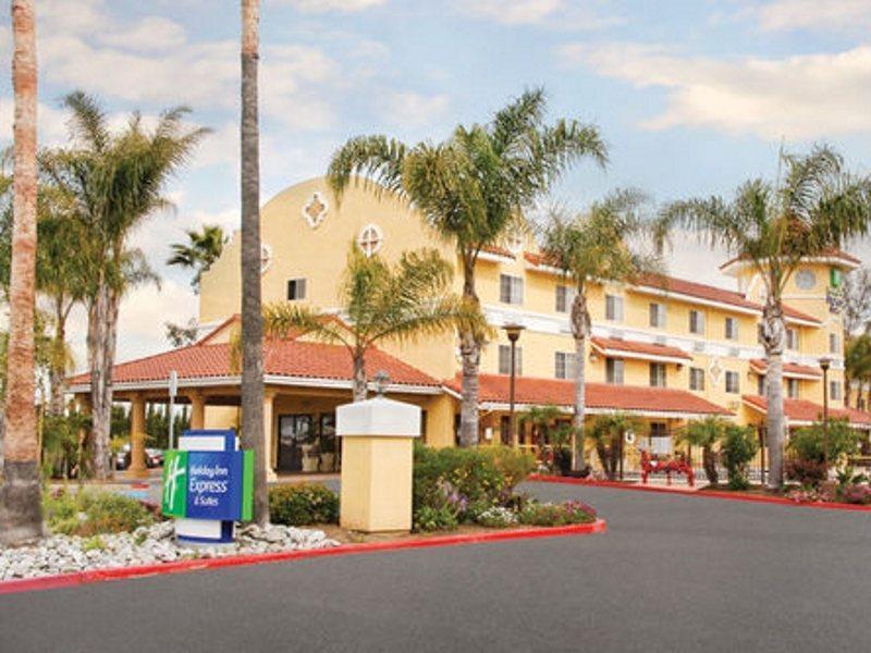 Holiday Inn Express Hotel & Suites San Diego-Escondido, An Ihg Hotel Exterior photo