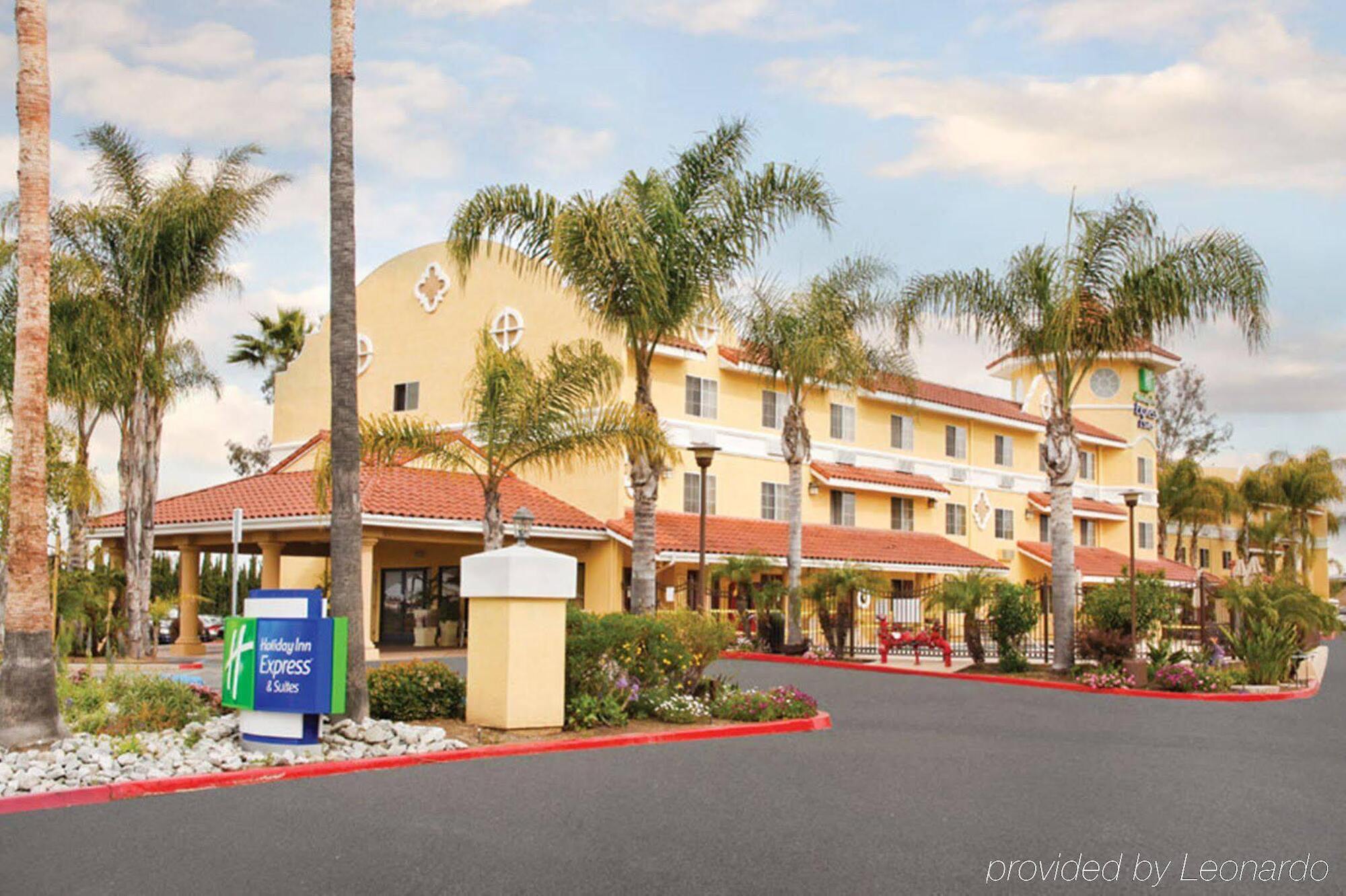 Holiday Inn Express Hotel & Suites San Diego-Escondido, An Ihg Hotel Exterior photo